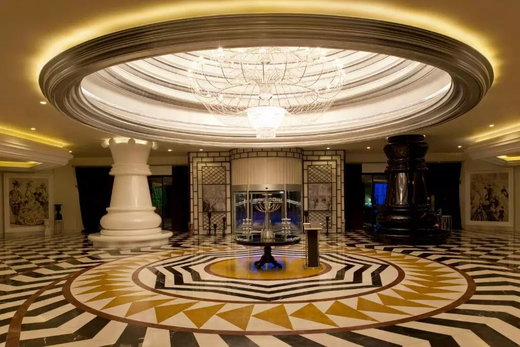 DELPHIN IMPERIAL